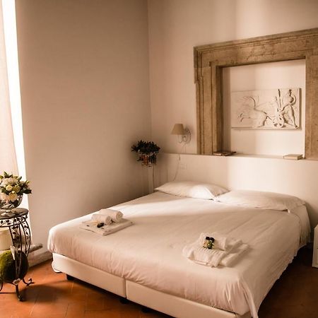 Flowers Apartments Rome Room photo