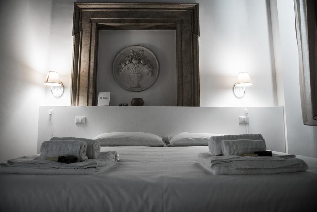 Flowers Apartments Rome Room photo