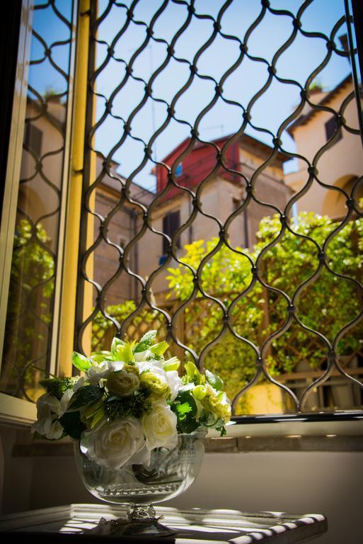Flowers Apartments Rome Room photo