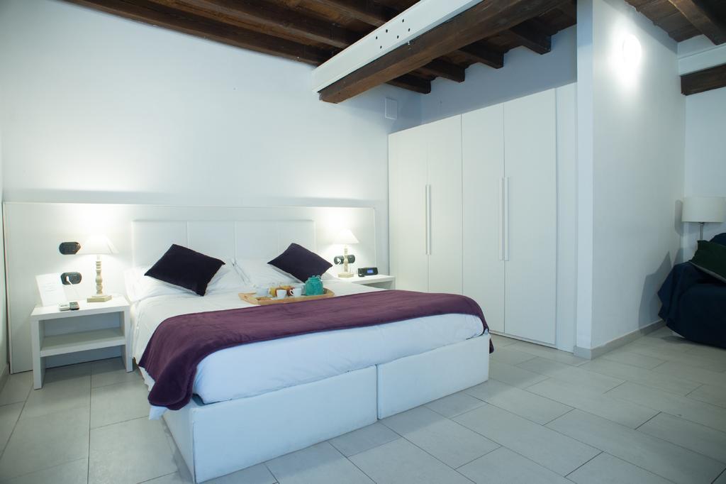 Flowers Apartments Rome Room photo